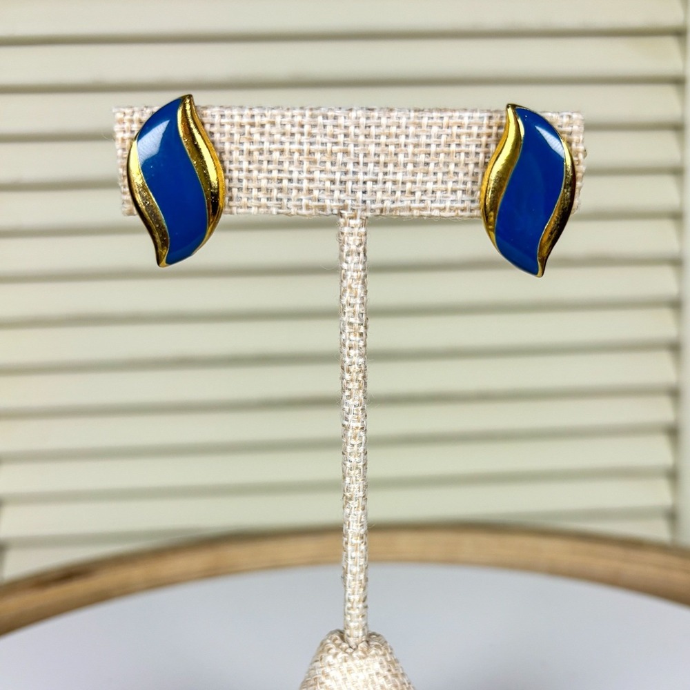 Vintage Cobalt Blue Gold Tone Enamel Wave Stud Earrings Sculptural 80s Statement